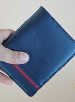 Ví Da Bò Nhập Khẩu Màu Xanh Navy Phối Đỏ. Ví Nam Da Thật Dáng Đứng M049