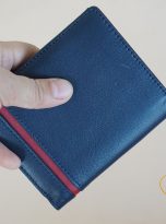 Ví Da Bò Nhập Khẩu Màu Xanh Navy Phối Đỏ. Ví Nam Da Thật Dáng Đứng M049