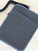 Túi Da Bò Caro Màu Xanh Navy. Túi Xách Đeo Chéo M72