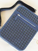 Túi Da Bò Caro Màu Xanh Navy. Túi Xách Đeo Chéo M72