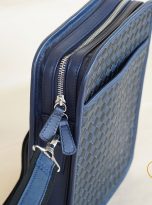 Túi Da Bò Caro Màu Xanh Navy. Túi Xách Đeo Chéo M72