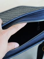 Túi Da Bò Caro Màu Xanh Navy. Túi Xách Đeo Chéo M72