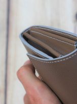 Ví nữ cầm tay da dê Alran Chevre Sully, ví dài handmade màu xám cát