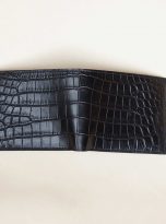 vi-da-ca-sau-chinh-hang-Sai-Gon-vi-da-that-uy-tin-Ha-Noi-Black-alligator-leather-wallet-3.jpg